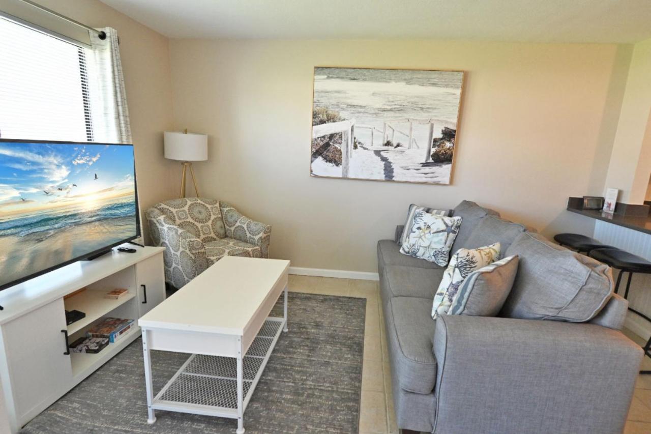 Pet Friendly Sandpiper Cove 8125 Studio In Destin Free Beach Service view 2