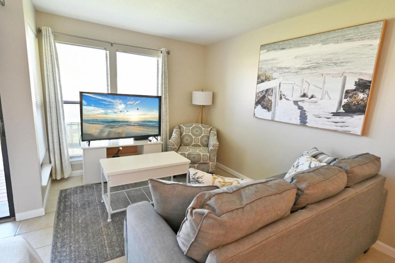 Pet Friendly Sandpiper Cove 8125 Studio In Destin Free Beach Service view 5