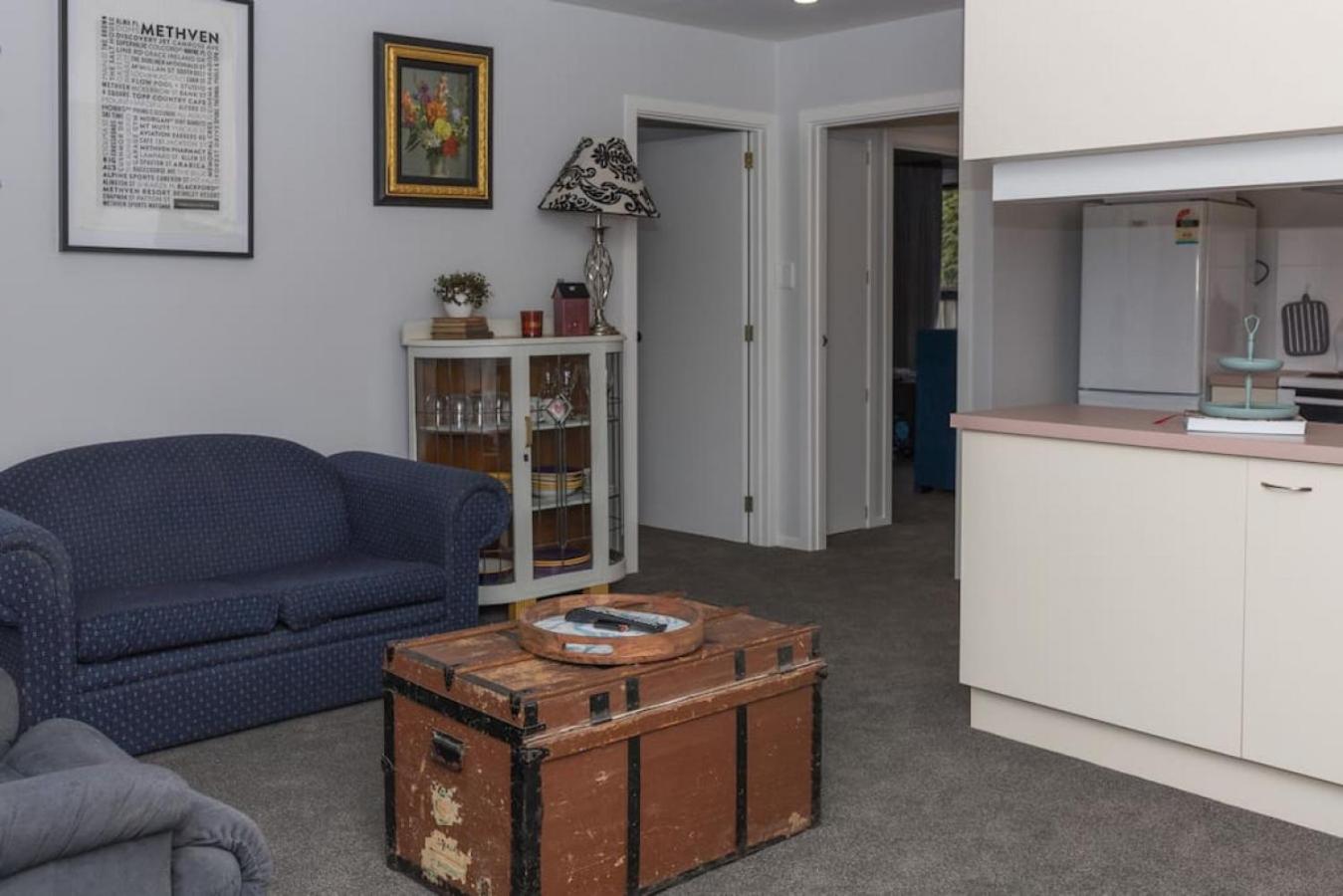 Cute as a button! Sky TV, Wifi, Great Location view 2