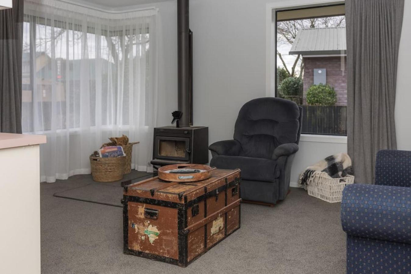 Cute as a button! Sky TV, Wifi, Great Location view 3