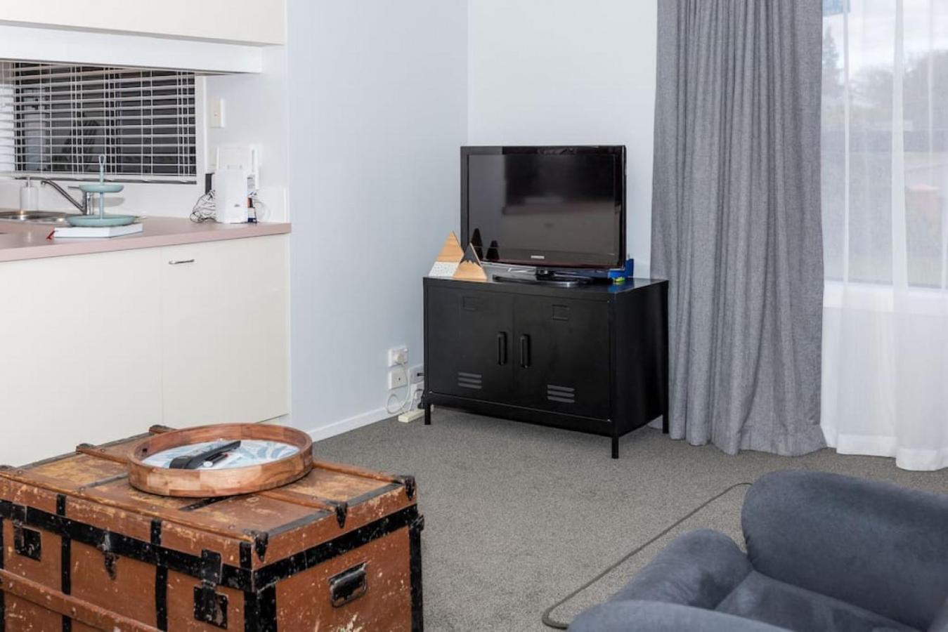 Cute as a button! Sky TV, Wifi, Great Location view 4