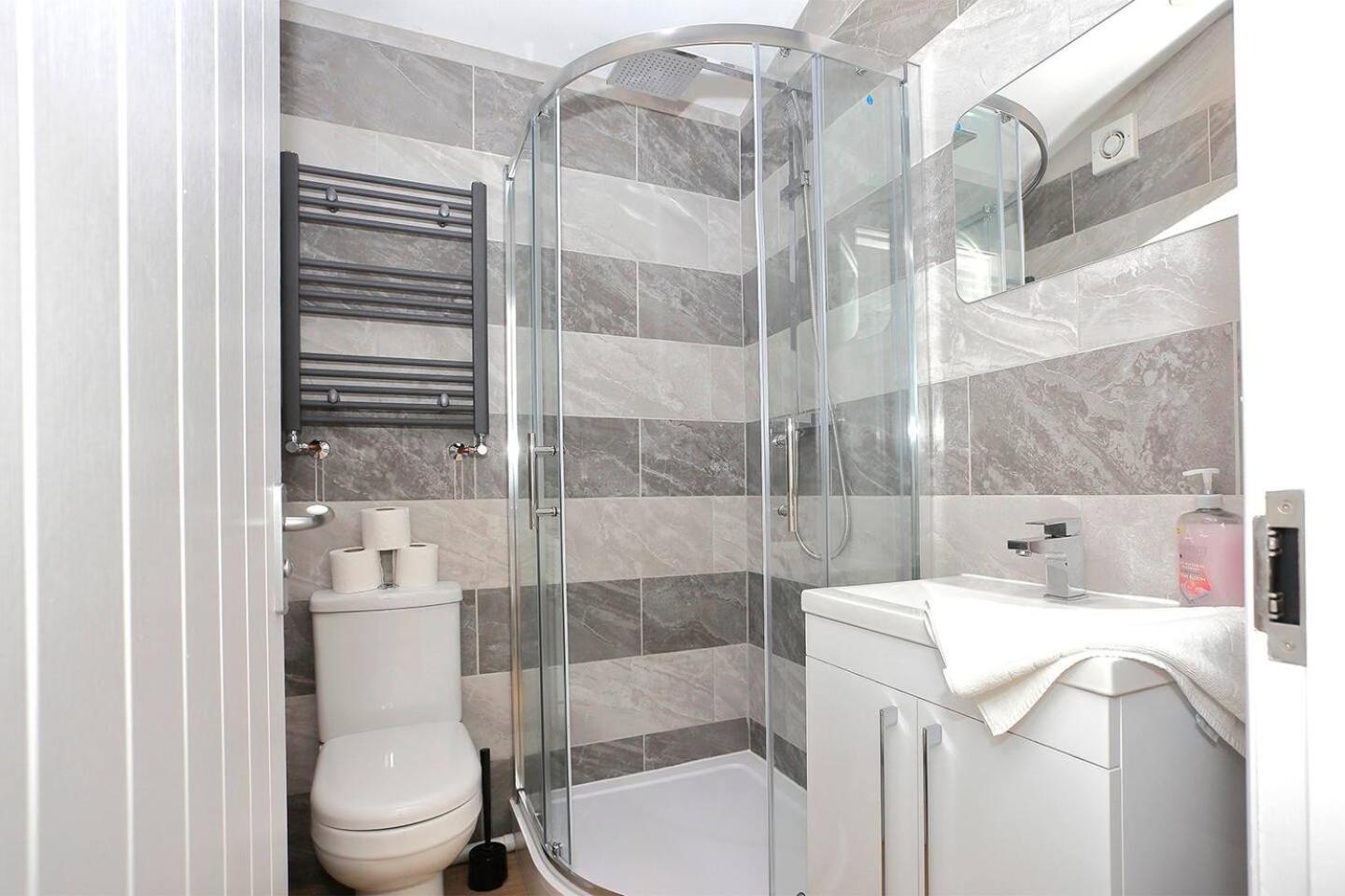 Westfield House Ensuites - Whole