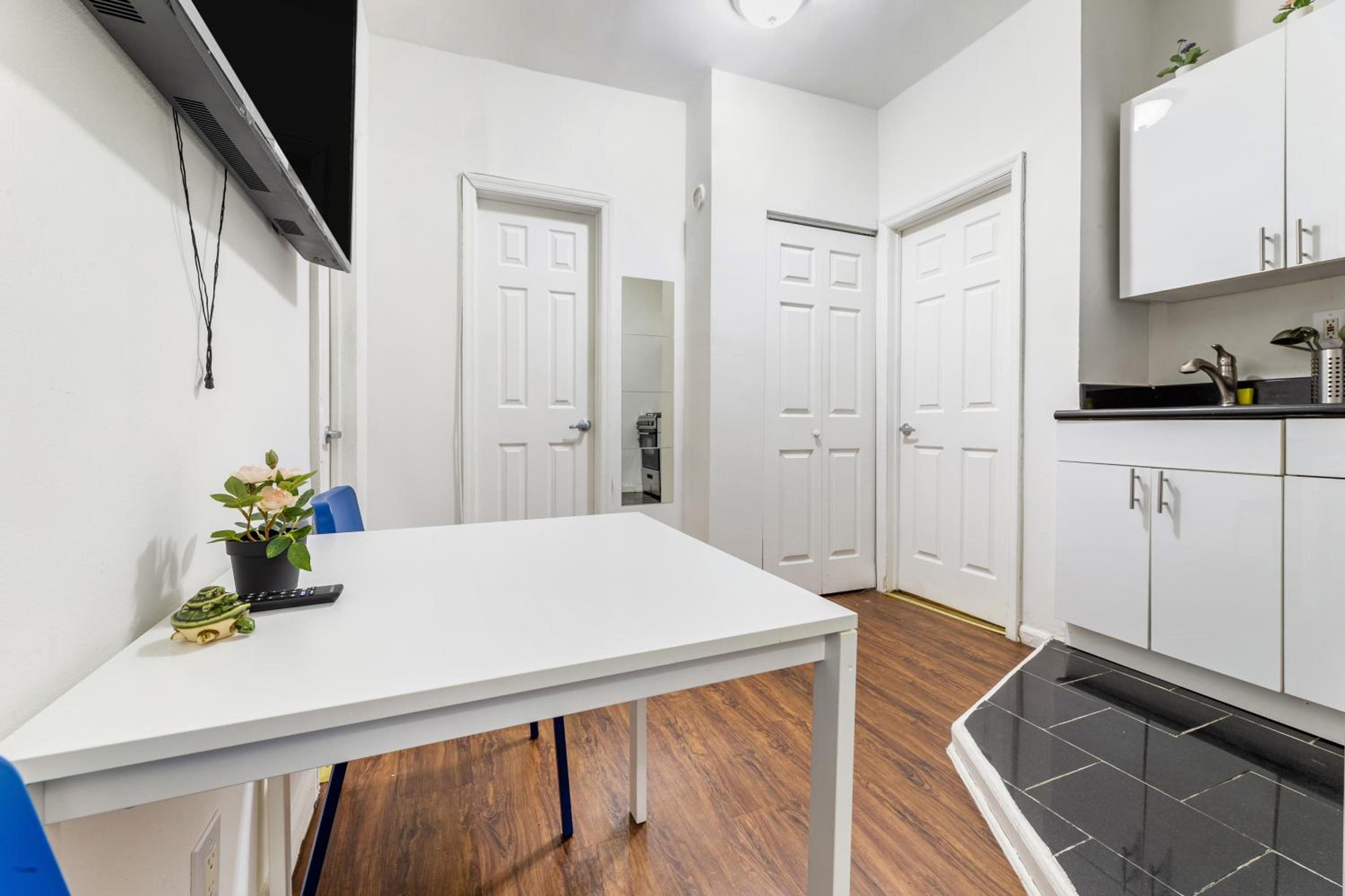 Hidden Cozy 2BD apartment In Manhattan