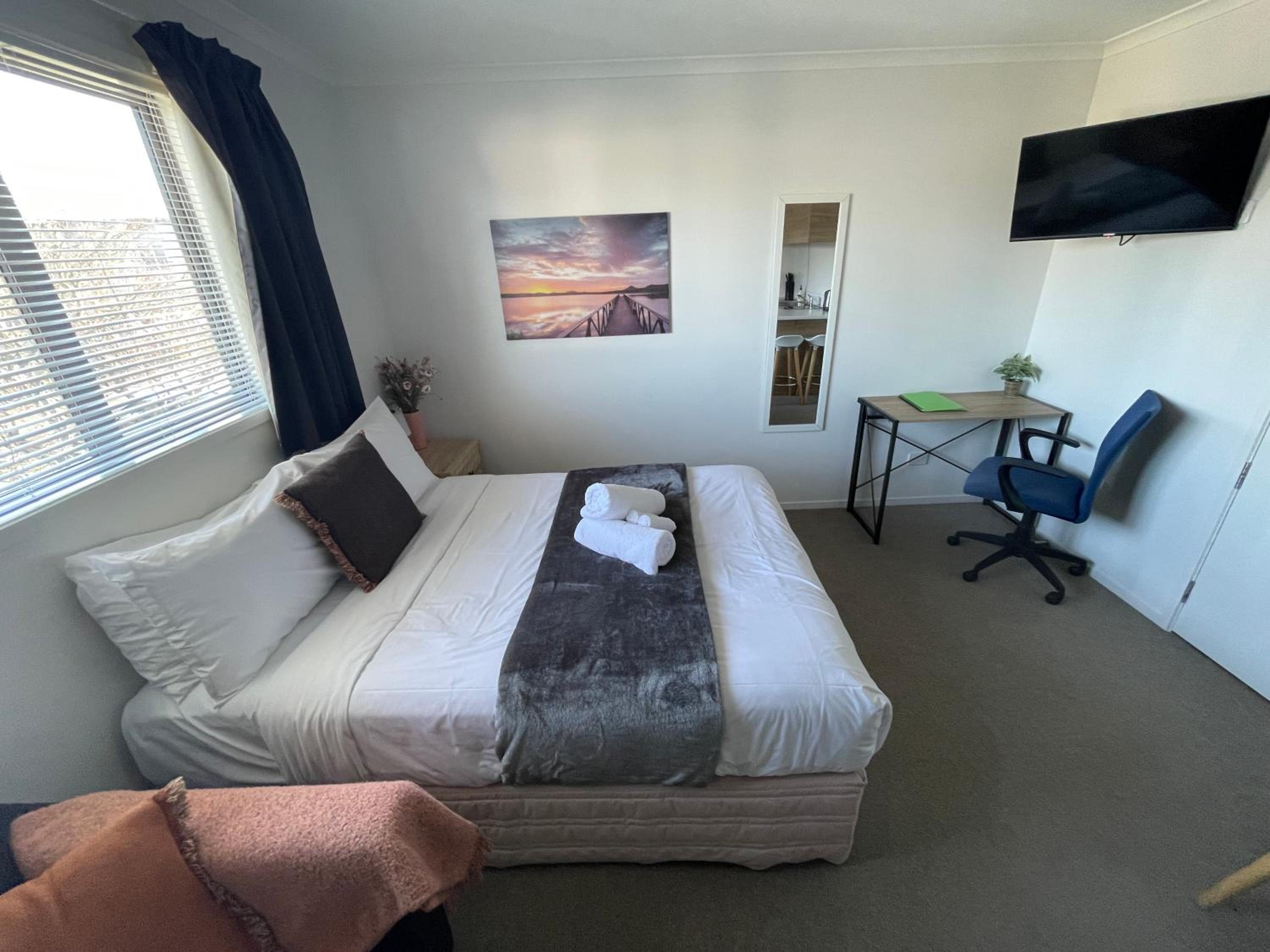 Charming Getaway by Hospital with Free Parking view 2