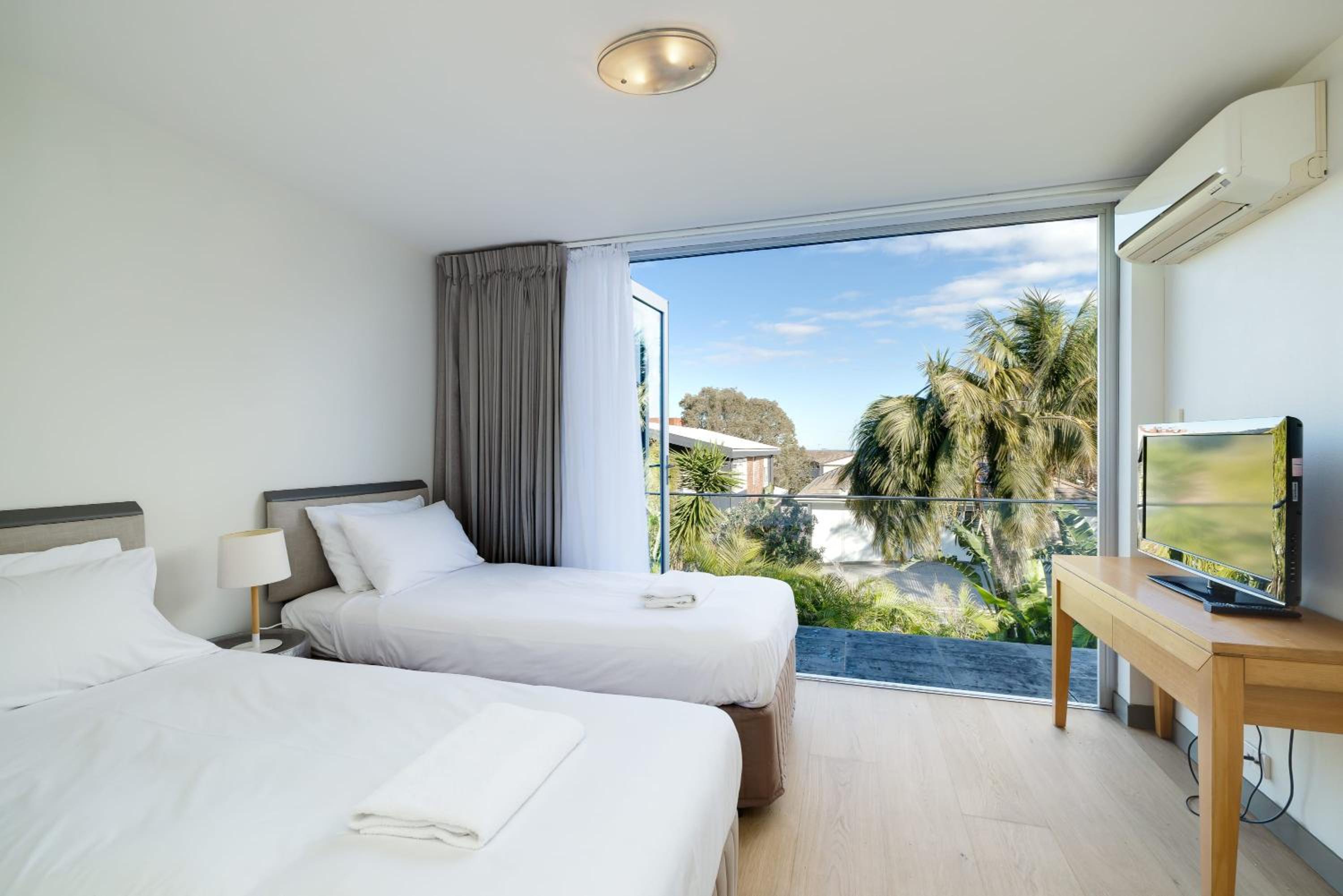 Bondi Holiday Home - Garden