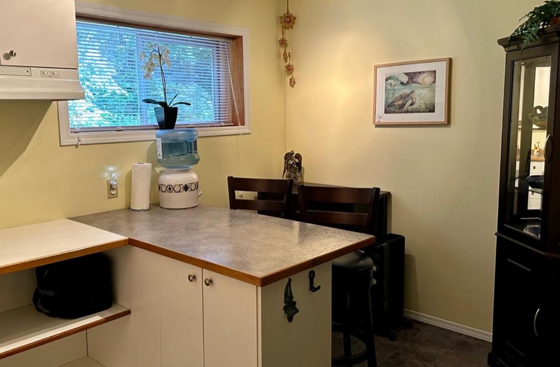 Gabriola Island B&B By The Sea