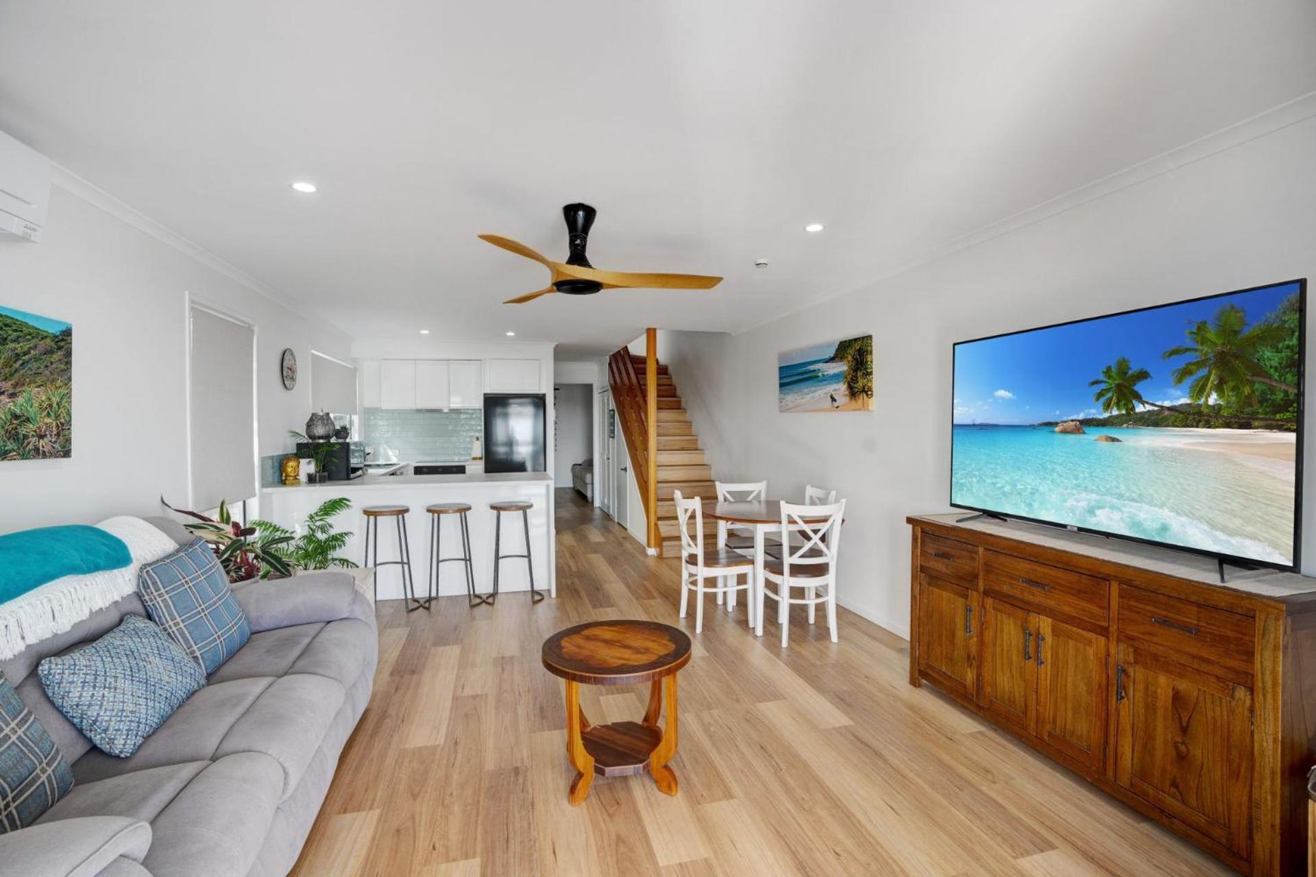 1-42 Manooka Drive - Rainbow Beach Swimming pool, views, walk to beach