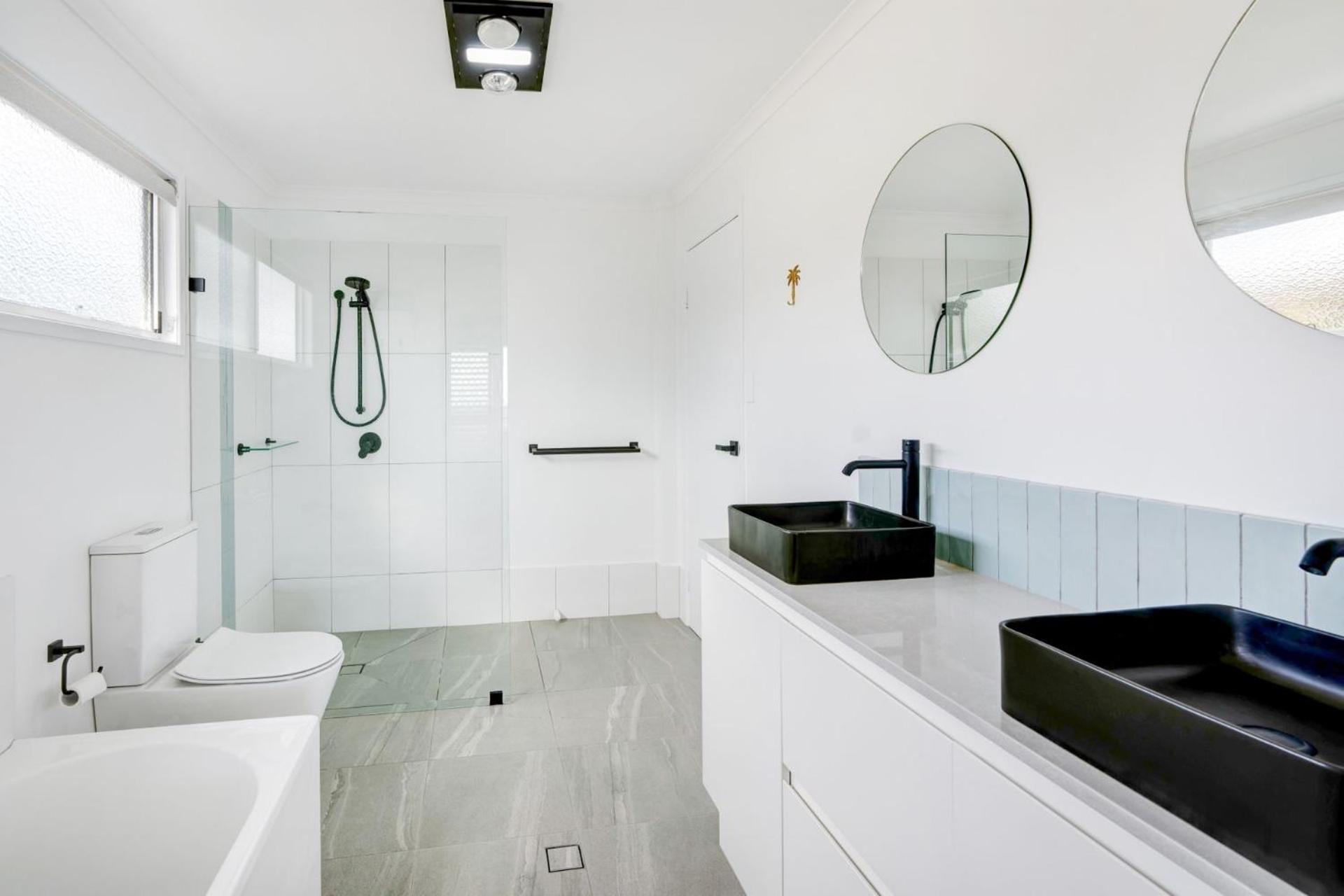 1-42 Manooka Drive - Rainbow Beach Swimming pool, views, walk to beach