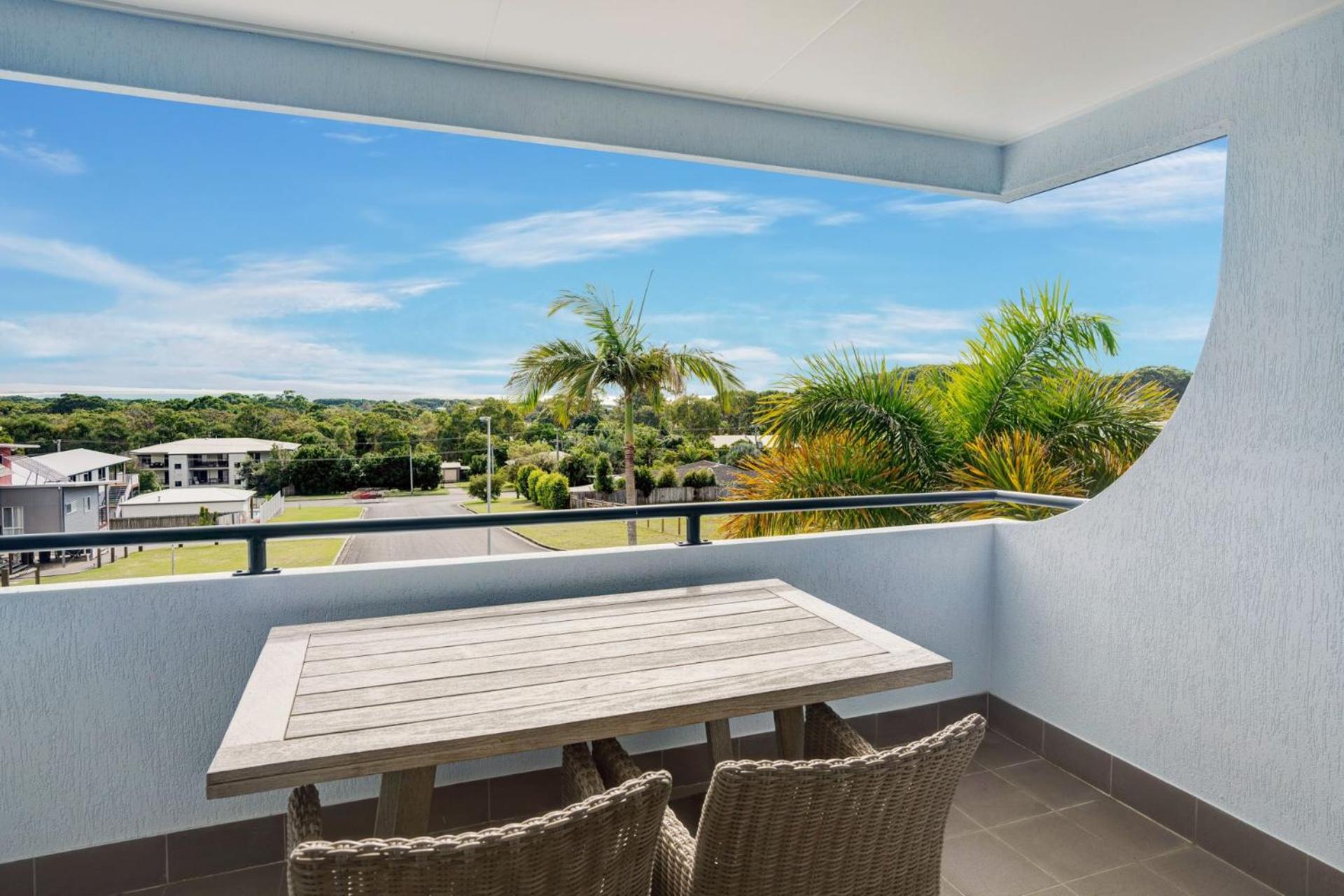 1-42 Manooka Drive - Rainbow Beach Swimming pool, views, walk to beach