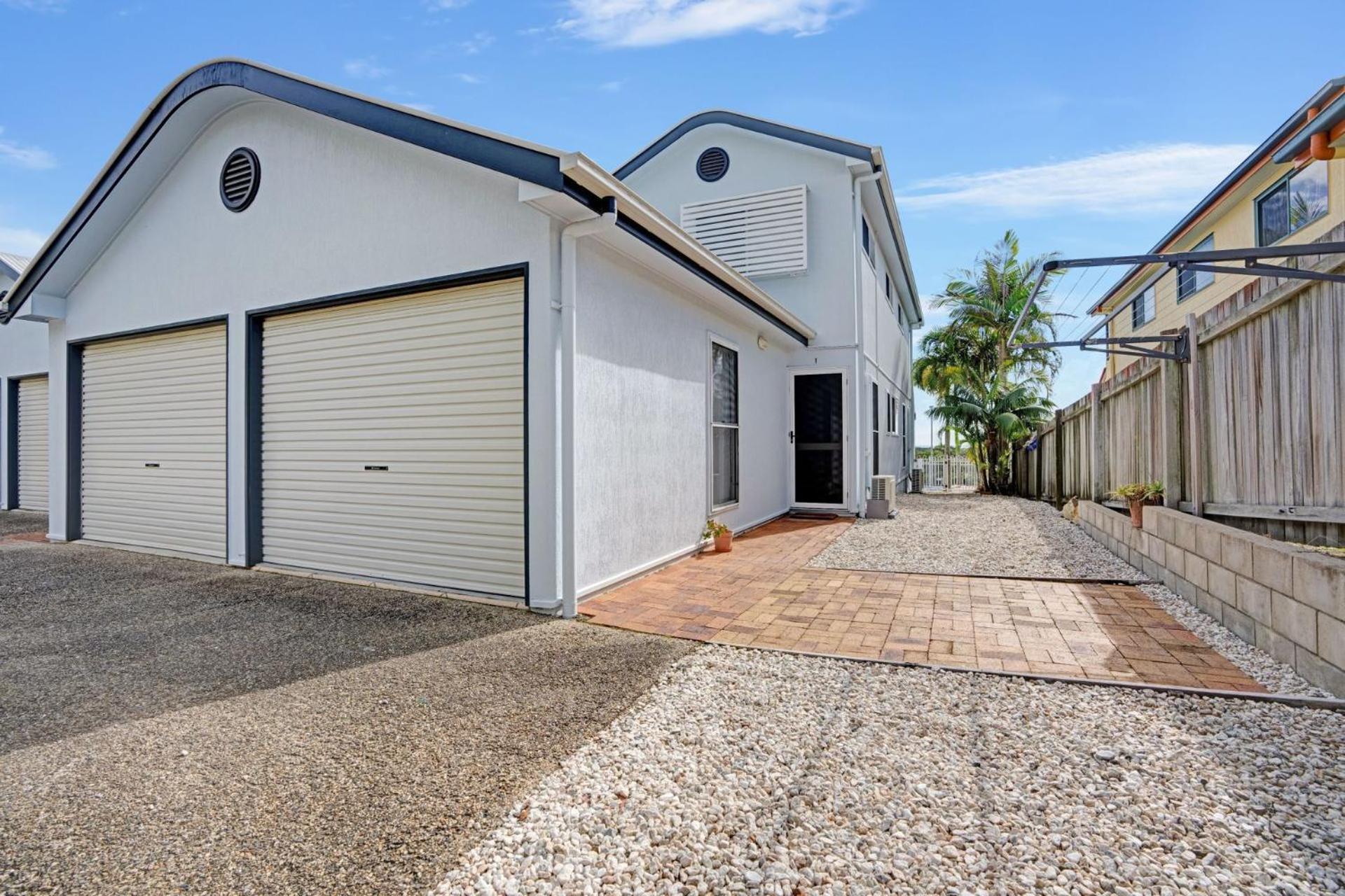 1-42 Manooka Drive - Rainbow Beach Swimming pool, views, walk to beach
