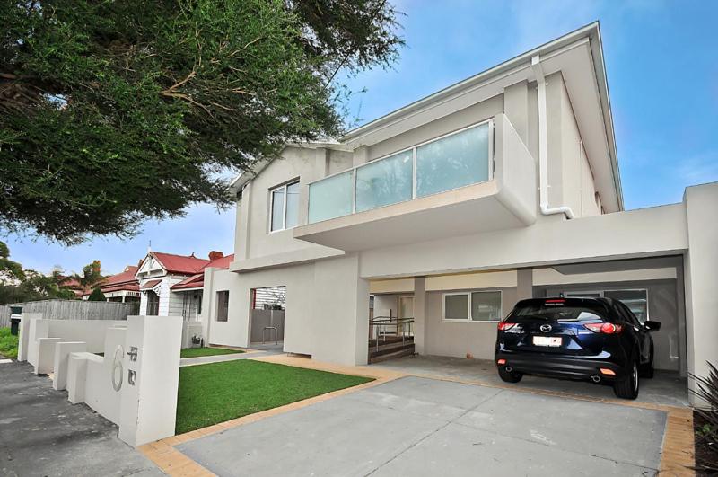 6B - Executive Rooms in Large Property in Brunswick