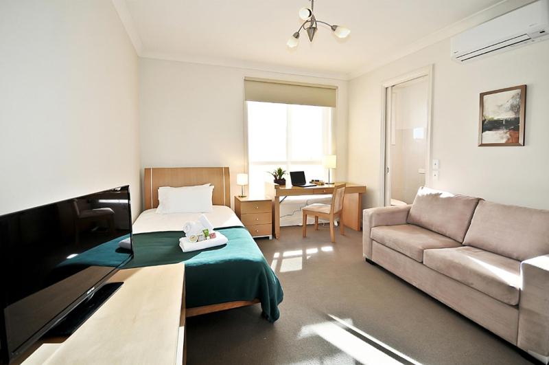 6B - Executive Rooms in Large Property in Brunswick