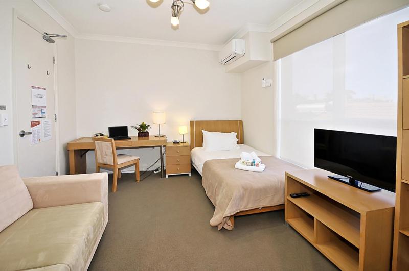 6B - Executive Rooms in Large Property in Brunswick
