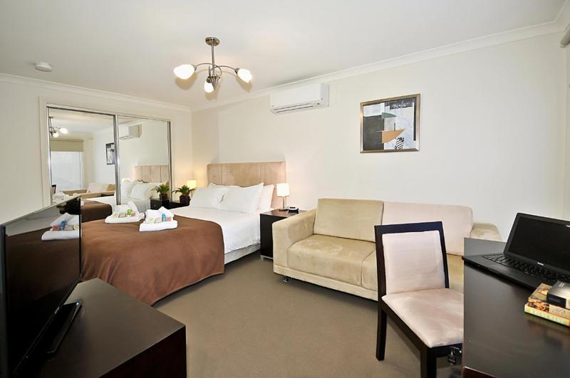 6B - Executive Rooms in Large Property in Brunswick