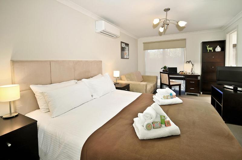 6B - Executive Rooms in Large Property in Brunswick