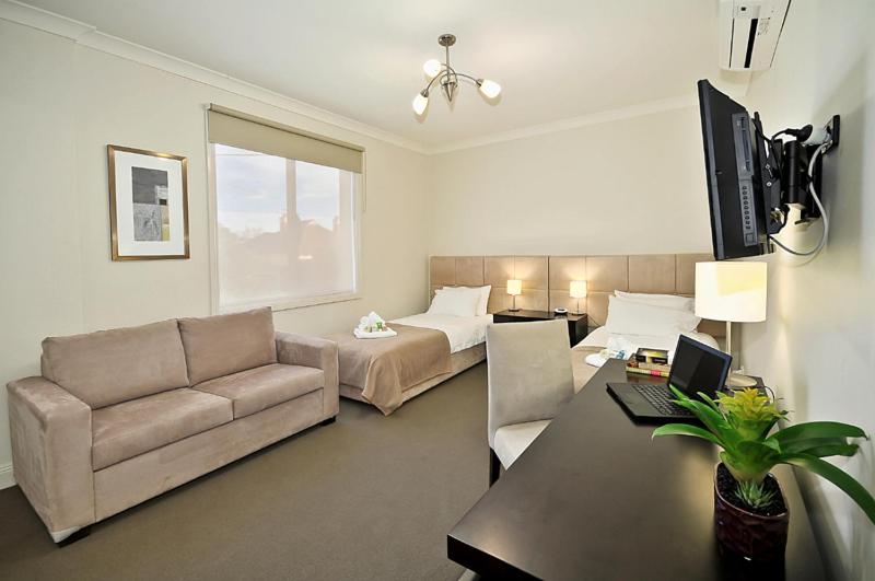 6B - Executive Rooms in Large Property in Brunswick