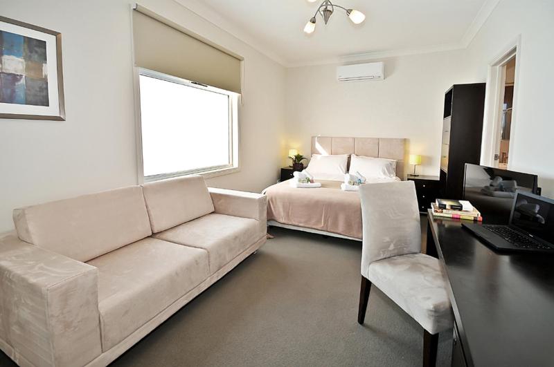 6B - Executive Rooms in Large Property in Brunswick
