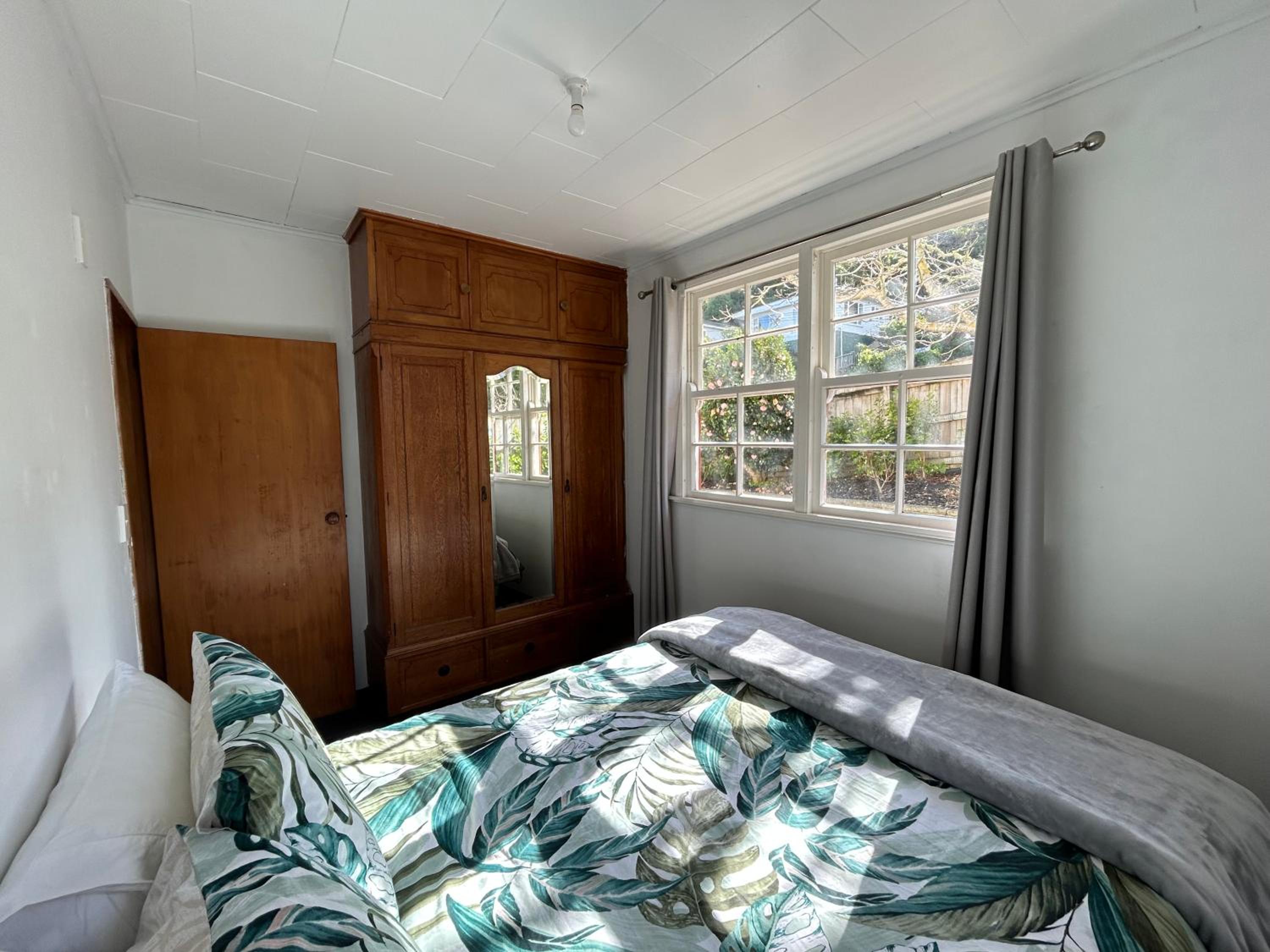 2 Bedroom Private Guesthouse in Korokoro view 3