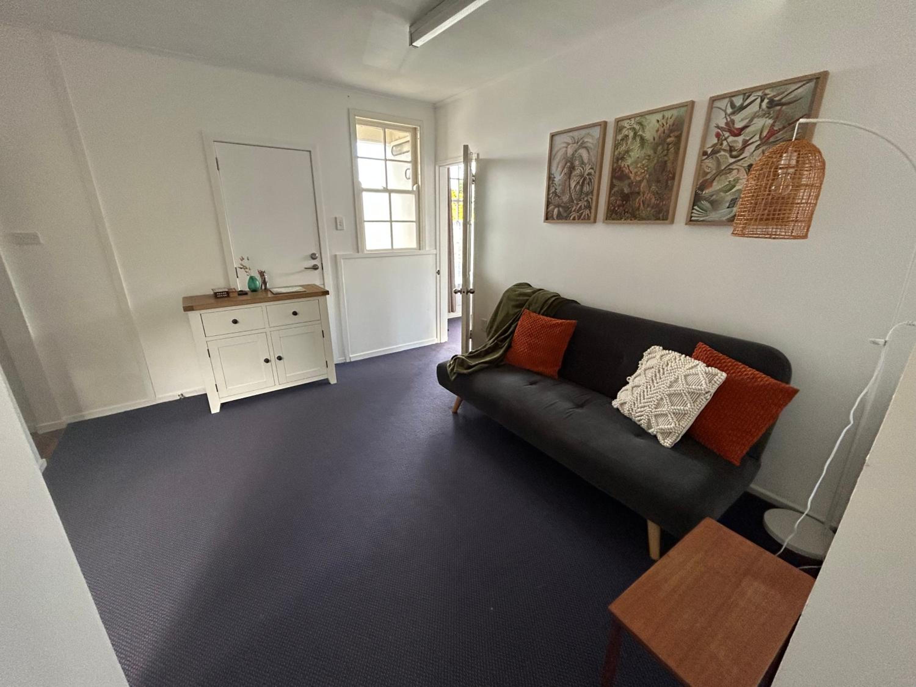 2 Bedroom Private Guesthouse in Korokoro view 4