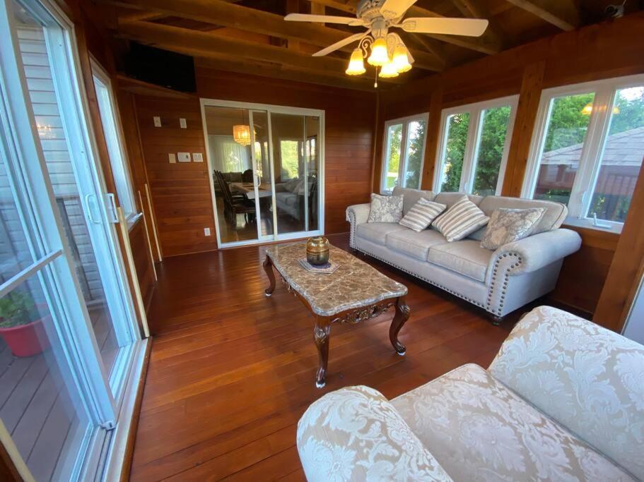 Spacious Luxury House Minutes To DownTown Montreal