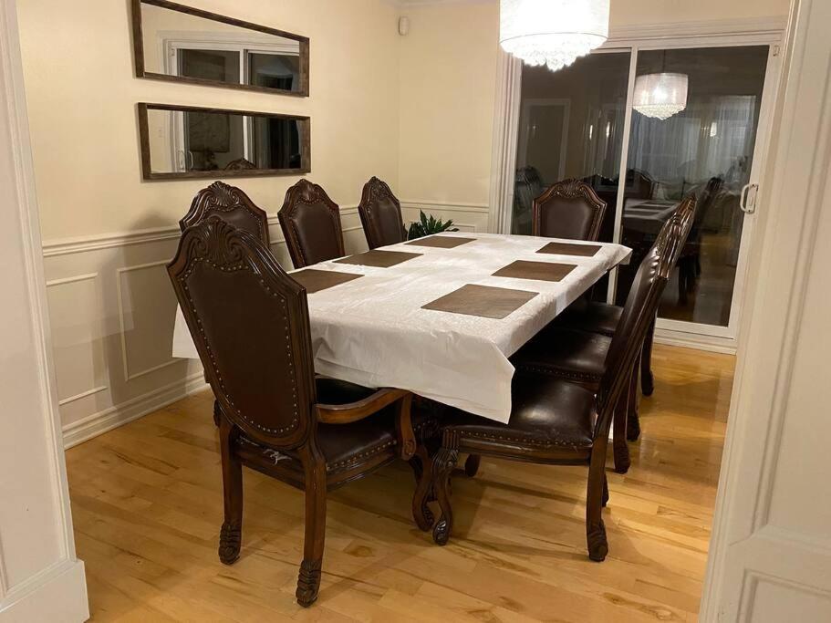 Spacious Luxury House Minutes To DownTown Montreal
