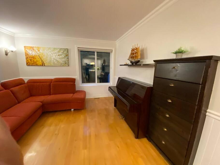Spacious Luxury House Minutes To DownTown Montreal