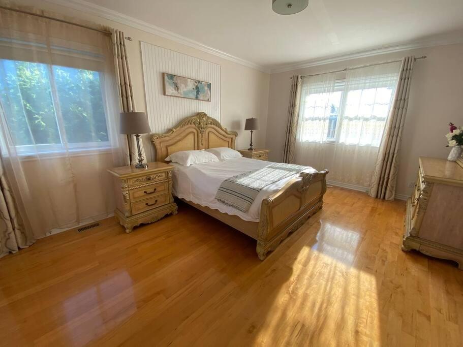 Spacious Luxury House Minutes To DownTown Montreal