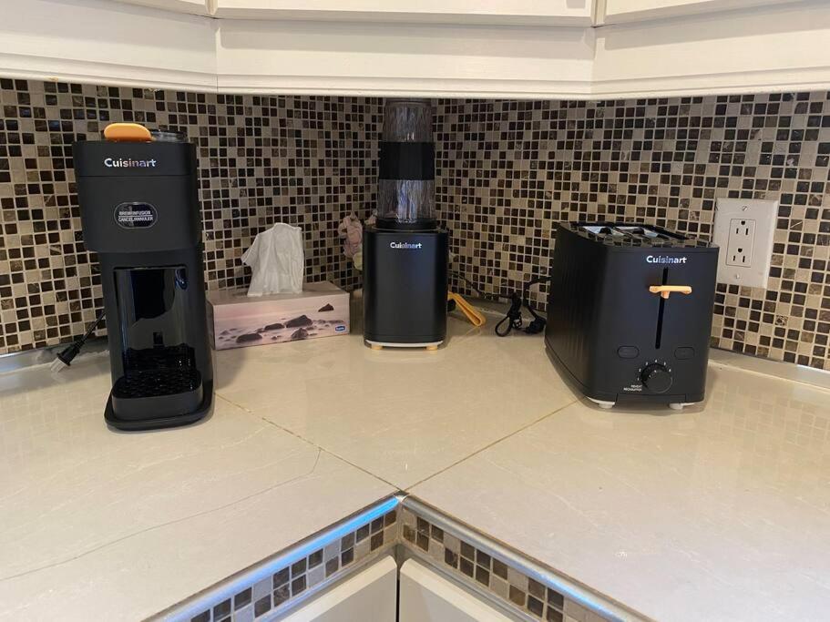 Spacious Luxury House Minutes To DownTown Montreal