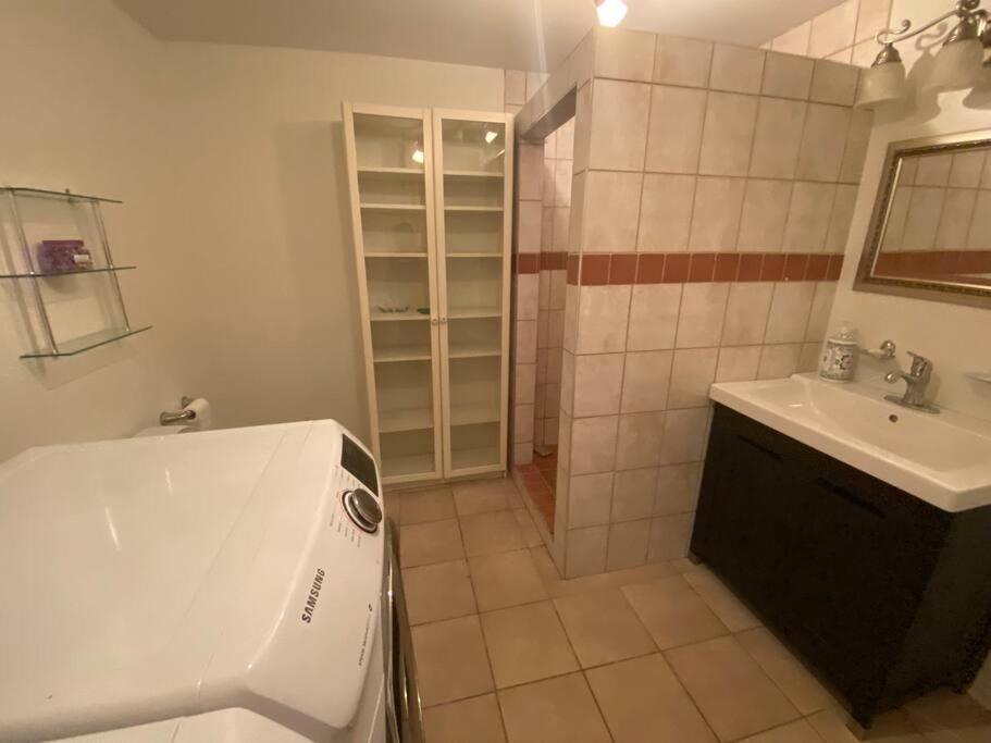 Spacious Luxury House Minutes To DownTown Montreal