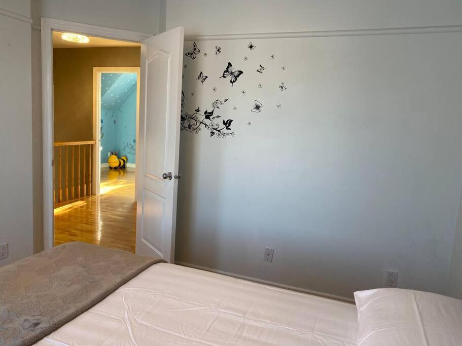 Spacious Luxury House Minutes To DownTown Montreal