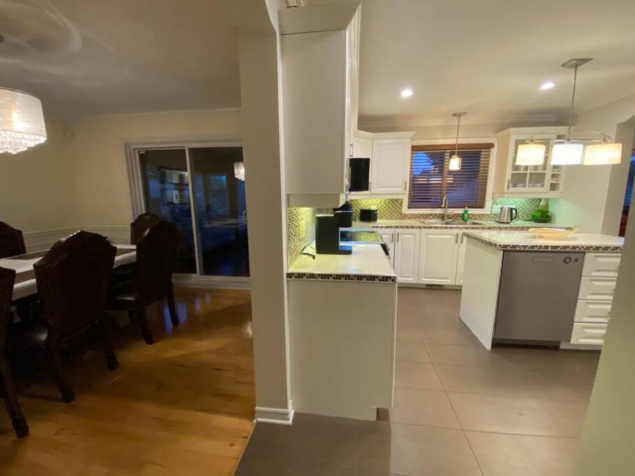 Spacious Luxury House Minutes To DownTown Montreal