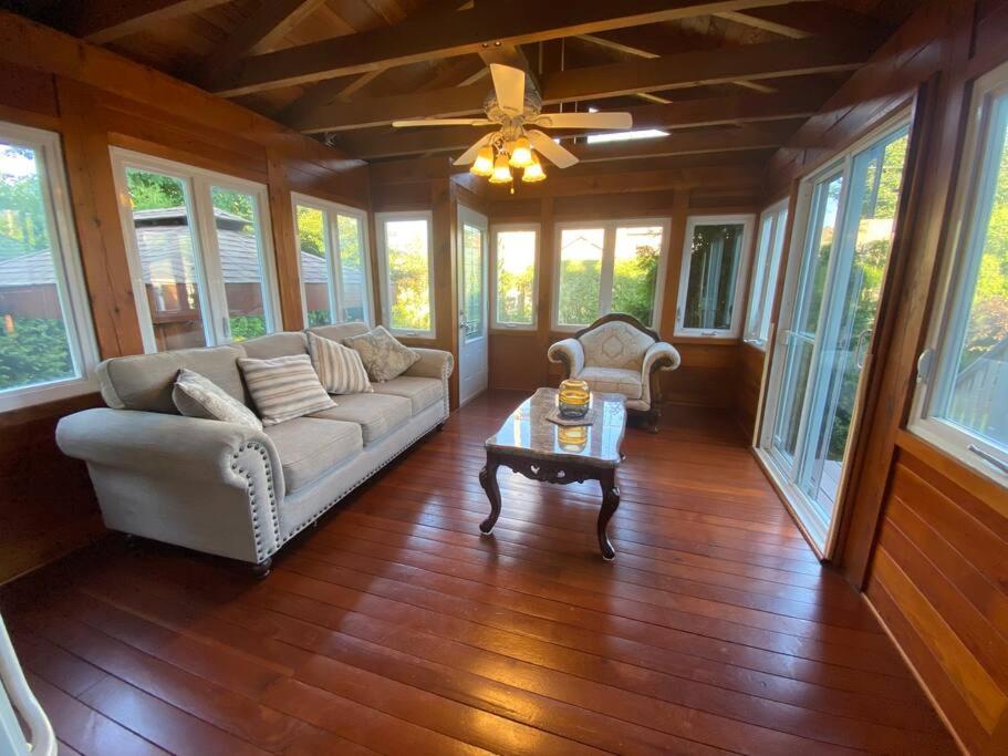 Spacious Luxury House Minutes To DownTown Montreal