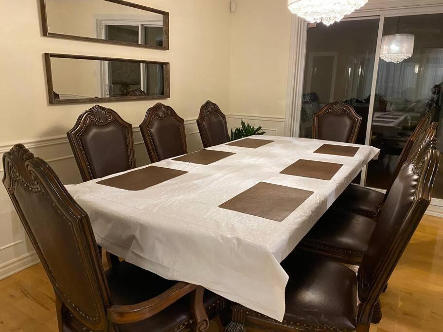 Spacious Luxury House Minutes To DownTown Montreal
