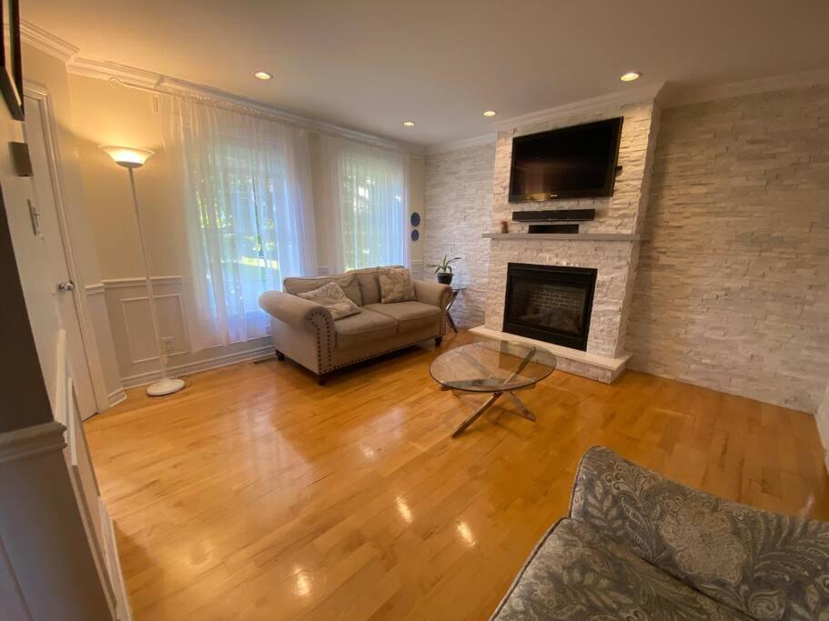 Spacious Luxury House Minutes To DownTown Montreal
