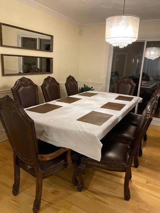Spacious Luxury House Minutes To DownTown Montreal