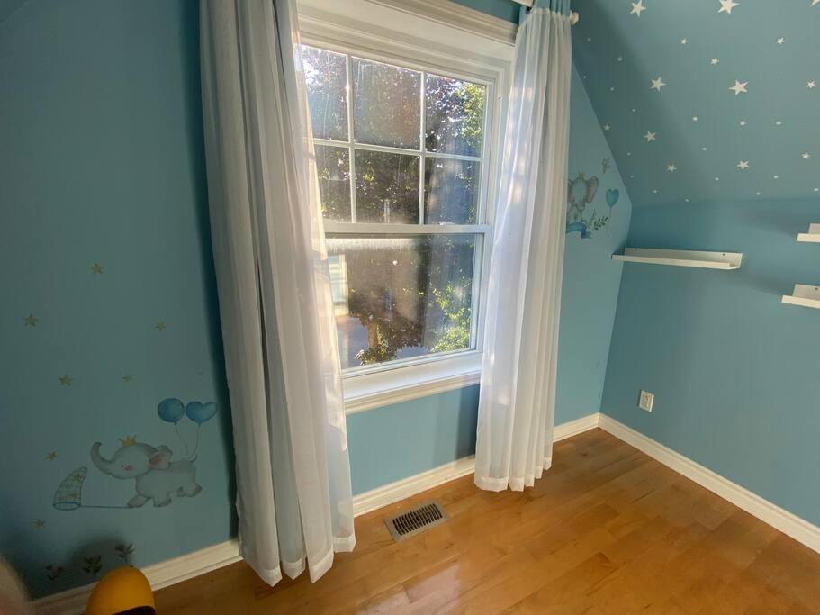 Spacious Luxury House Minutes To DownTown Montreal