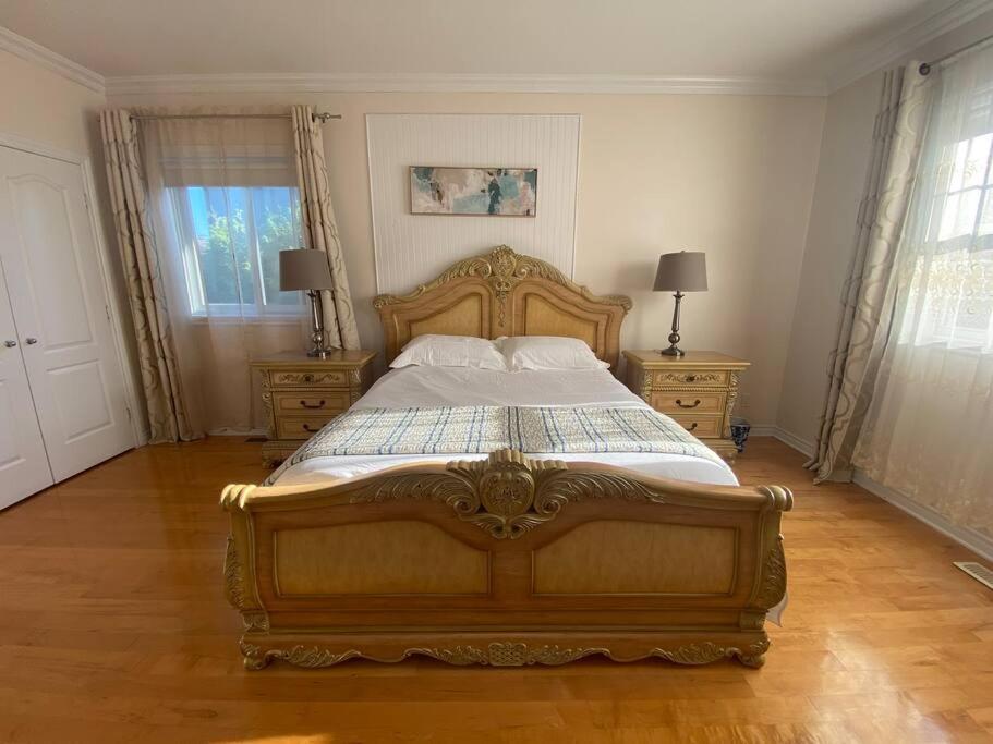 Spacious Luxury House Minutes To DownTown Montreal