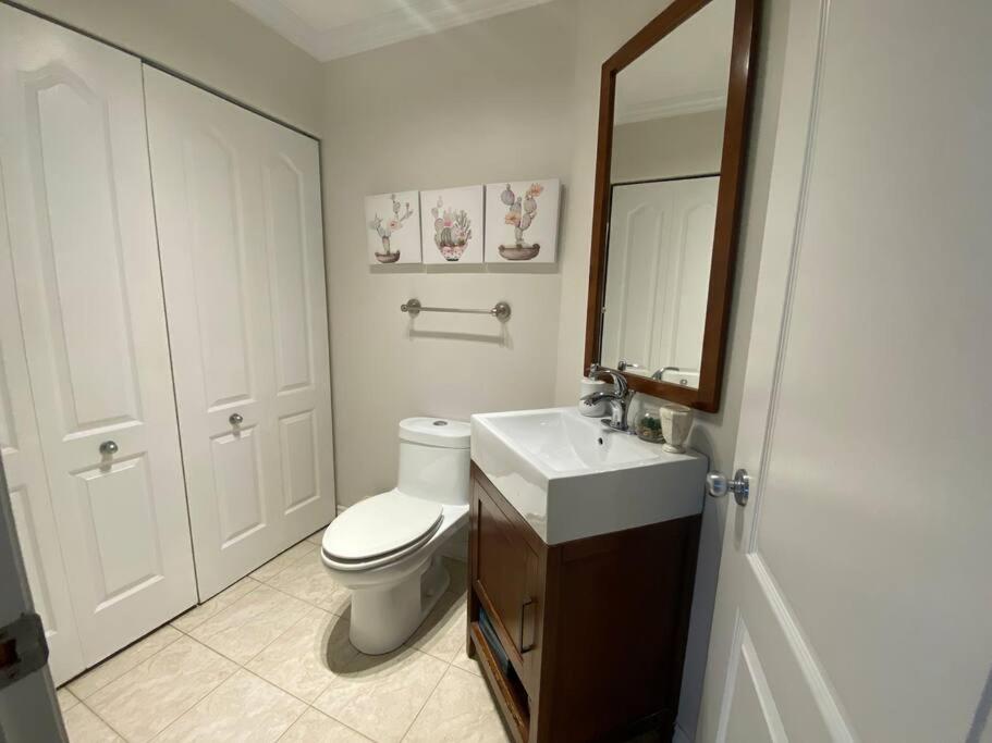 Spacious Luxury House Minutes To DownTown Montreal