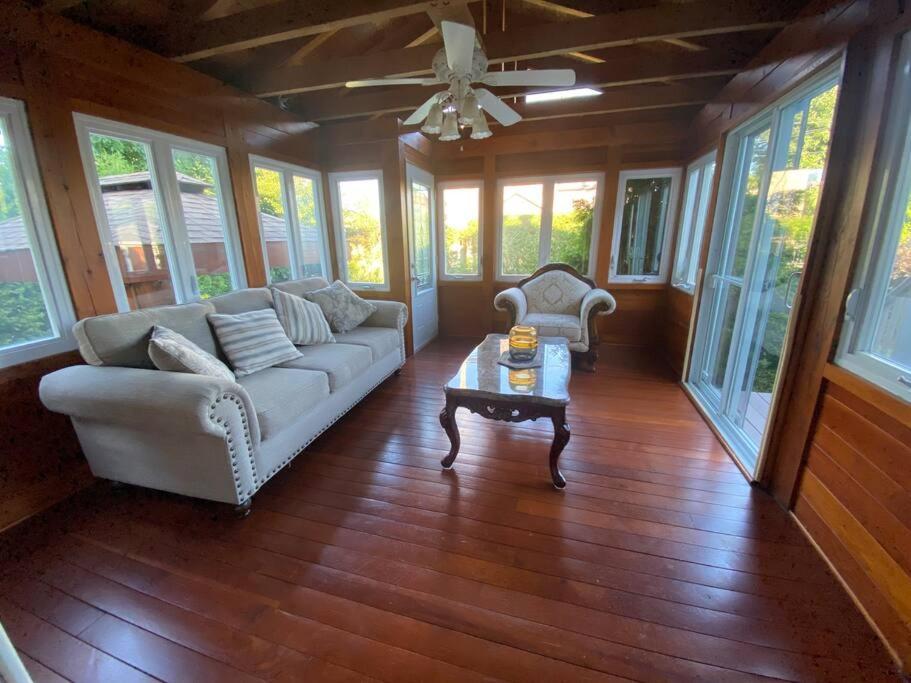 Spacious Luxury House Minutes To DownTown Montreal