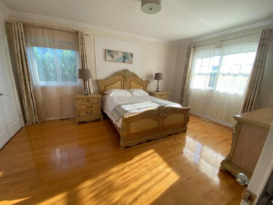 Spacious Luxury House Minutes To DownTown Montreal