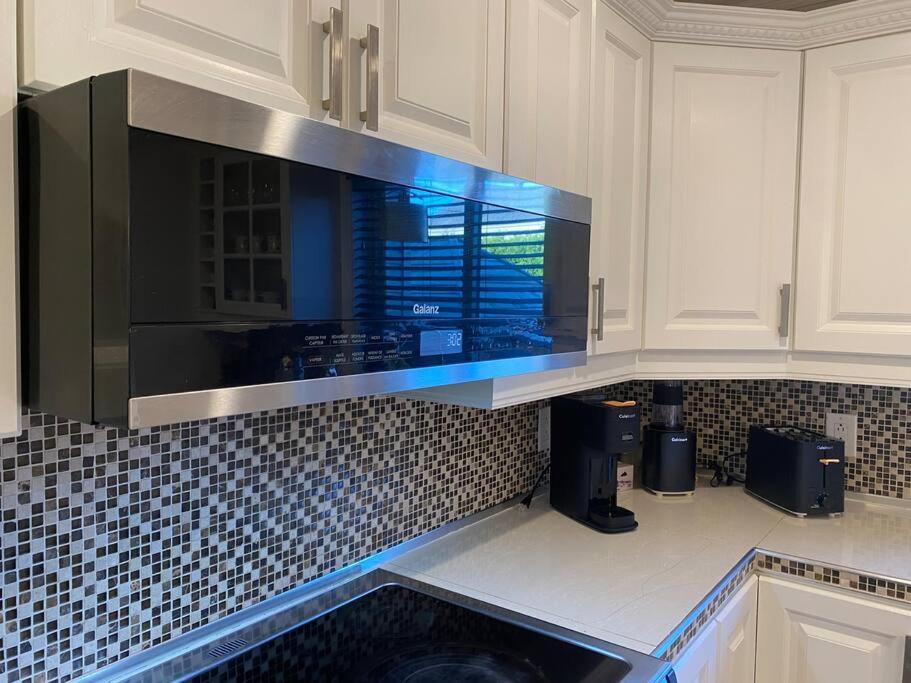 Spacious Luxury House Minutes To DownTown Montreal