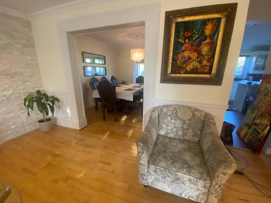 Spacious Luxury House Minutes To DownTown Montreal