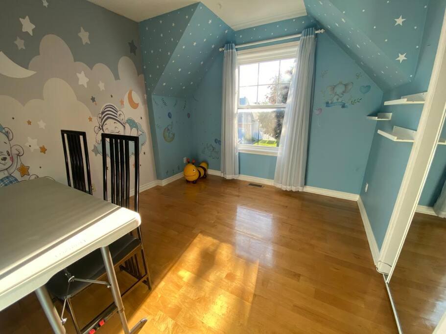 Spacious Luxury House Minutes To DownTown Montreal