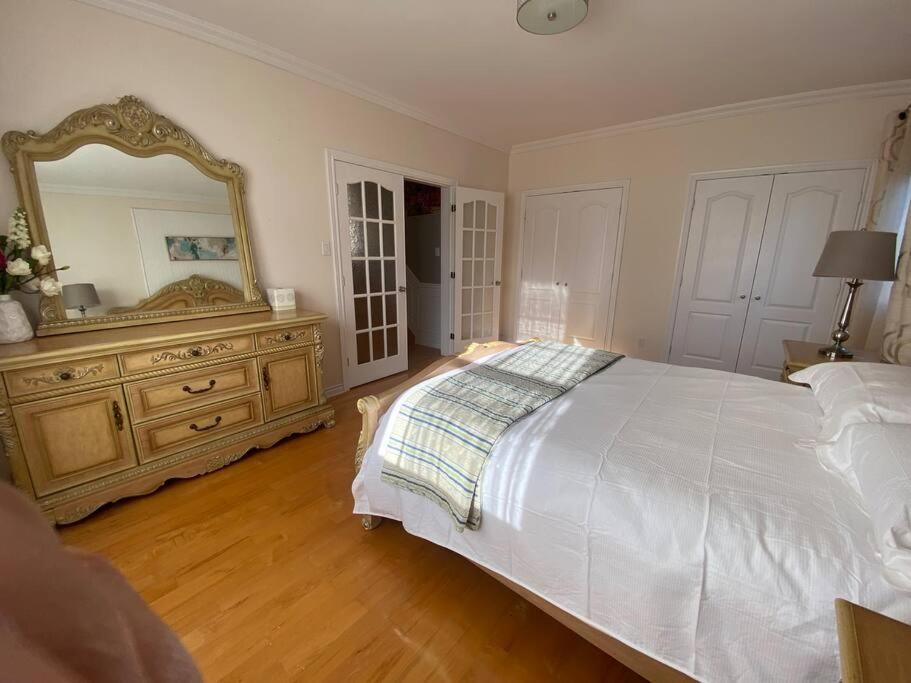 Spacious Luxury House Minutes To DownTown Montreal