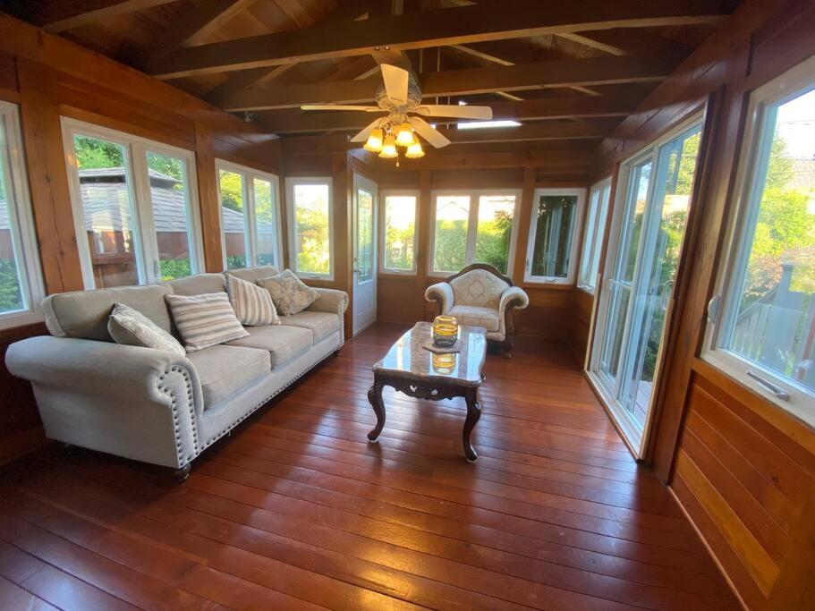 Spacious Luxury House Minutes To DownTown Montreal
