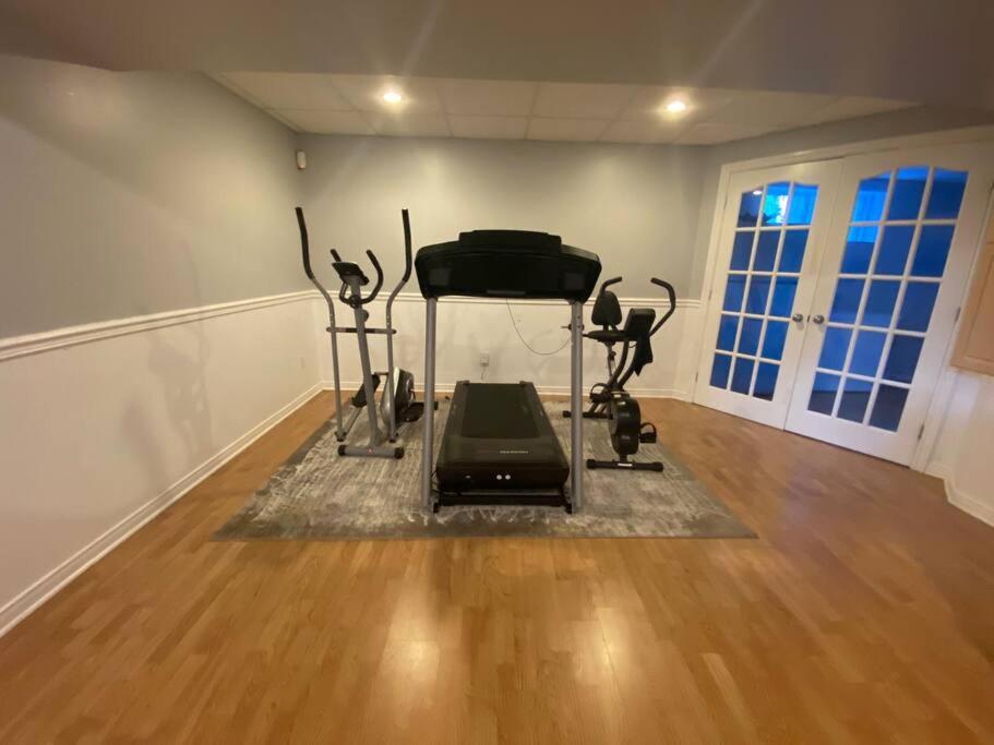 Spacious Luxury House Minutes To DownTown Montreal
