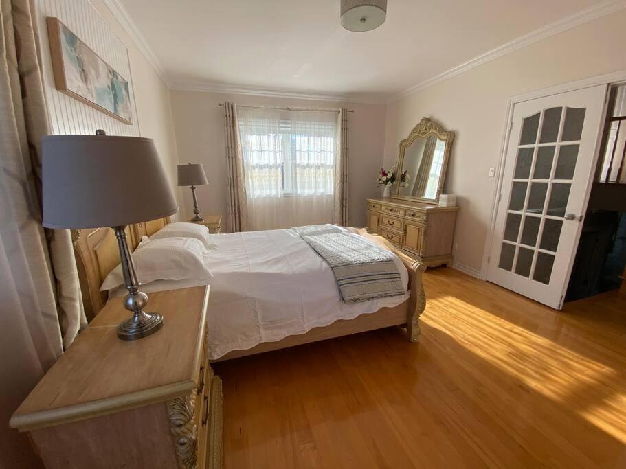 Spacious Luxury House Minutes To DownTown Montreal