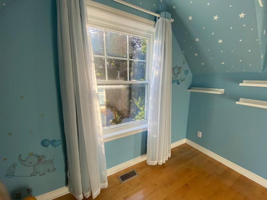 Spacious Luxury House Minutes To DownTown Montreal
