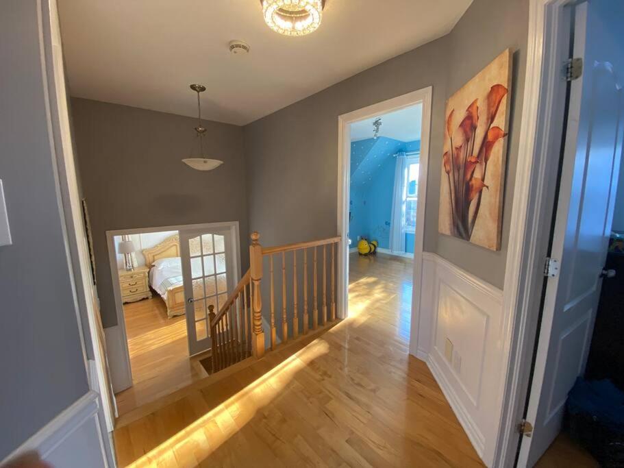 Spacious Luxury House Minutes To DownTown Montreal