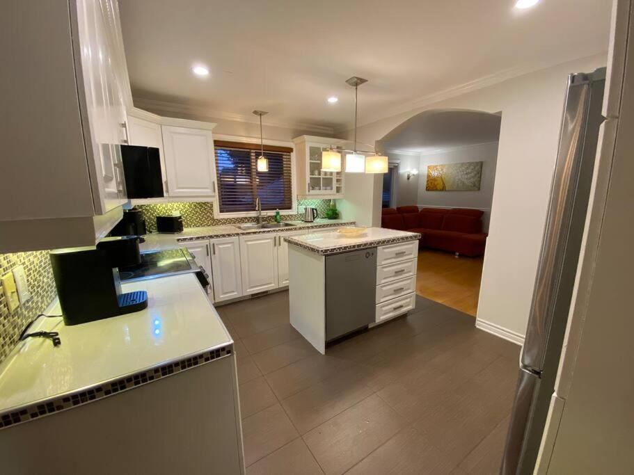 Spacious Luxury House Minutes To DownTown Montreal